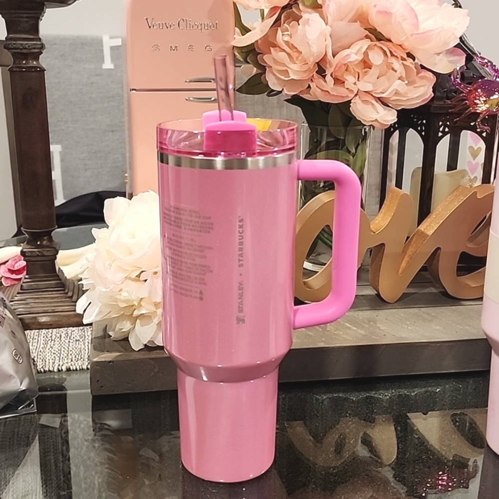 Authentic Winter Pink Starbucks/Stanley collaboration 💖 40 oz Quencher